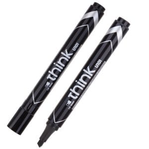 Marcador permanente Deli Think negro con punta cincel 1.5–5 mm. Secado instantáneo, resistente a la decoloración e impermeable.